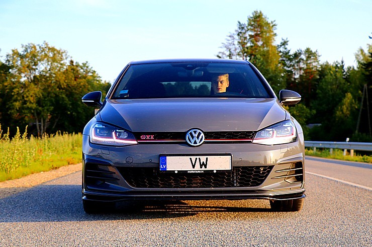 Travelnews.lv apceļo Latviju ar jauno un jaudīgo «VW Golf GTI TRC» 260943