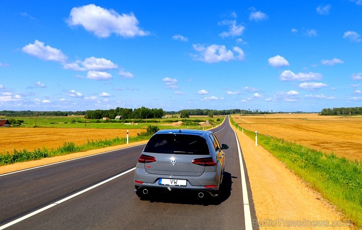 Travelnews.lv apceļo Latviju ar jauno un jaudīgo «VW Golf GTI TRC» 260953