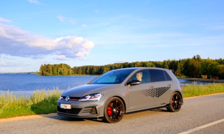 Travelnews.lv apceļo Latviju ar jauno un jaudīgo «VW Golf GTI TRC» 260972