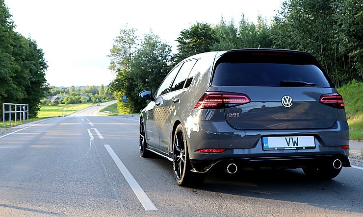 Travelnews.lv apceļo Latviju ar jauno un jaudīgo «VW Golf GTI TRC» 261001