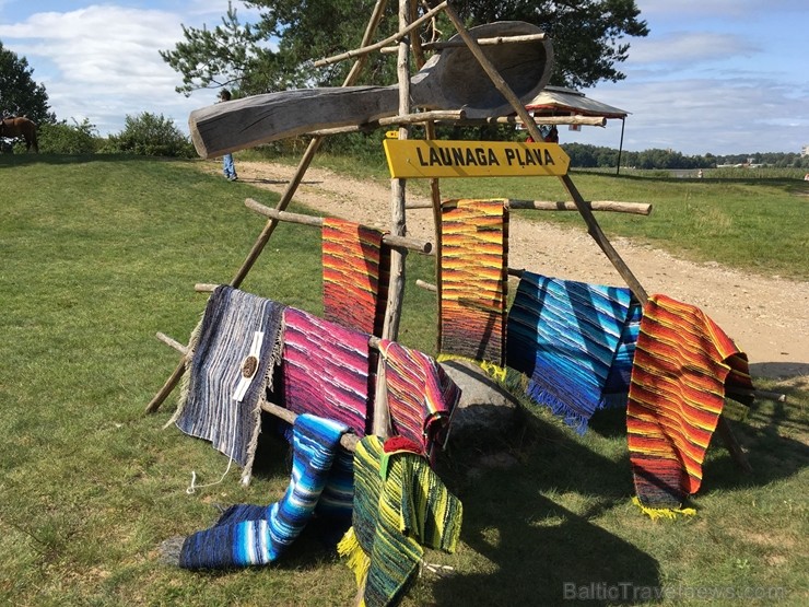 Festivāls ik gadu piedāvā apmeklētājiem iespēju iepazīt jaunākās tendences Latvijas amatniecībā un iegādāties dažādus no dabīgiem materiāliem veidotus Festivāls ik gadu piedāvā apmeklētājiem iespēju iepazīt jaunākās tendences Latvijas amatniecībā un iegādāties dažādus no dabīgiem materiāliem veidotus 261167