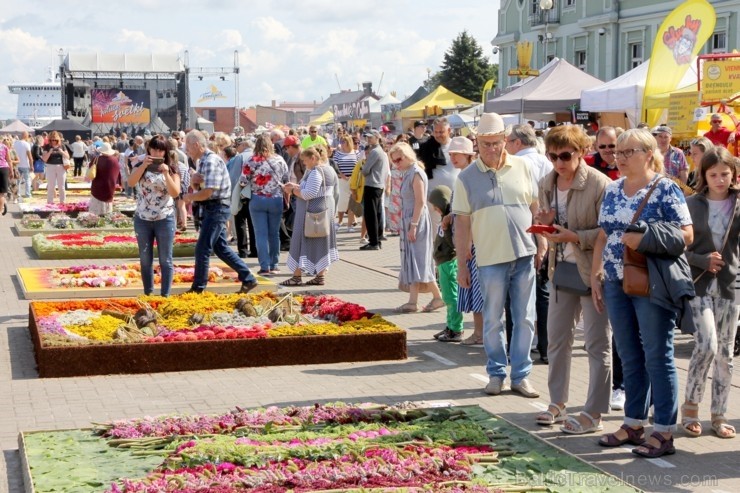 Ar daudzveidīgu svētku programmu un ne vienu vien muzikālu pārsteigumu svin Ventspils pilsētas svētkus Ar daudzveidīgu svētku programmu un ne vienu vien muzikālu pārsteigumu svin Ventspils pilsētas svētkus 261298