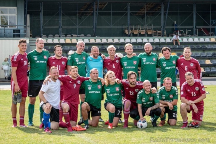 Godinot ilggadējo Latvijas futbola žurnālistu Arturu Vaideru, Preiļu stadionā tika rīkots Baltijas valstu futbola mediju turnīrs, kurā piedalījās četr Godinot ilggadējo Latvijas futbola žurnālistu Arturu Vaideru, Preiļu stadionā tika rīkots Baltijas valstu futbola mediju turnīrs, kurā piedalījās četr 261403