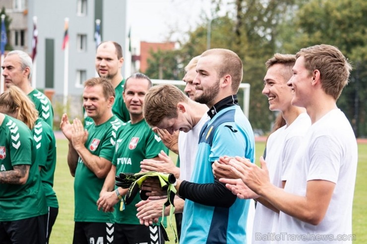 Godinot ilggadējo Latvijas futbola žurnālistu Arturu Vaideru, Preiļu stadionā tika rīkots Baltijas valstu futbola mediju turnīrs, kurā piedalījās četr Godinot ilggadējo Latvijas futbola žurnālistu Arturu Vaideru, Preiļu stadionā tika rīkots Baltijas valstu futbola mediju turnīrs, kurā piedalījās četr 261408