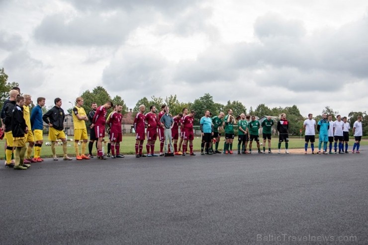 Godinot ilggadējo Latvijas futbola žurnālistu Arturu Vaideru, Preiļu stadionā tika rīkots Baltijas valstu futbola mediju turnīrs, kurā piedalījās četr Godinot ilggadējo Latvijas futbola žurnālistu Arturu Vaideru, Preiļu stadionā tika rīkots Baltijas valstu futbola mediju turnīrs, kurā piedalījās četr 261412