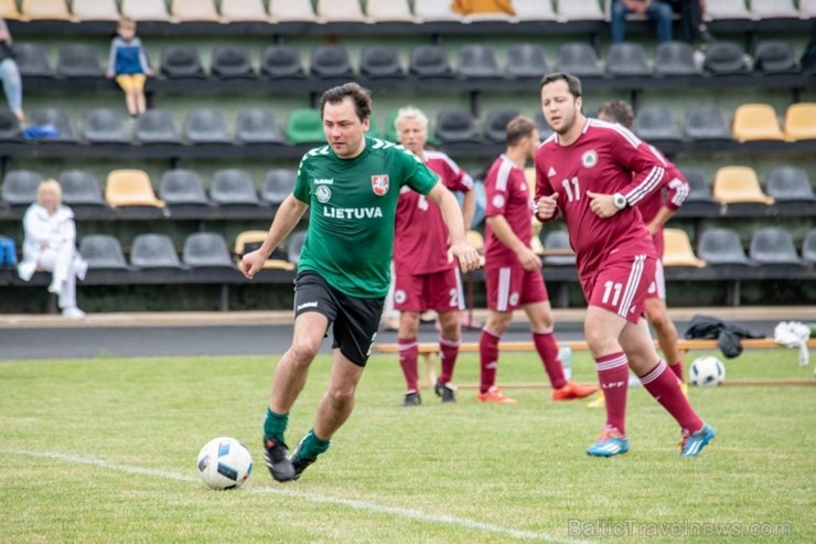 Godinot ilggadējo Latvijas futbola žurnālistu Arturu Vaideru, Preiļu stadionā tika rīkots Baltijas valstu futbola mediju turnīrs, kurā piedalījās četr Godinot ilggadējo Latvijas futbola žurnālistu Arturu Vaideru, Preiļu stadionā tika rīkots Baltijas valstu futbola mediju turnīrs, kurā piedalījās četr 261417