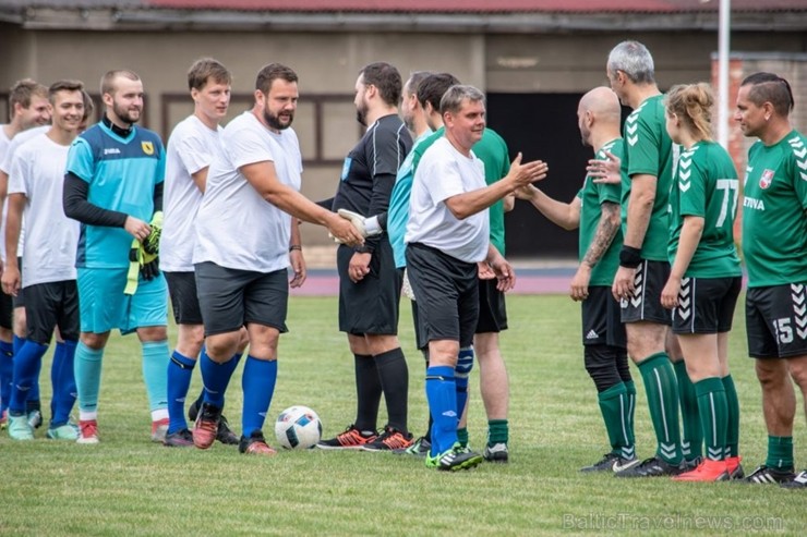 Godinot ilggadējo Latvijas futbola žurnālistu Arturu Vaideru, Preiļu stadionā tika rīkots Baltijas valstu futbola mediju turnīrs, kurā piedalījās četr Godinot ilggadējo Latvijas futbola žurnālistu Arturu Vaideru, Preiļu stadionā tika rīkots Baltijas valstu futbola mediju turnīrs, kurā piedalījās četr 261420