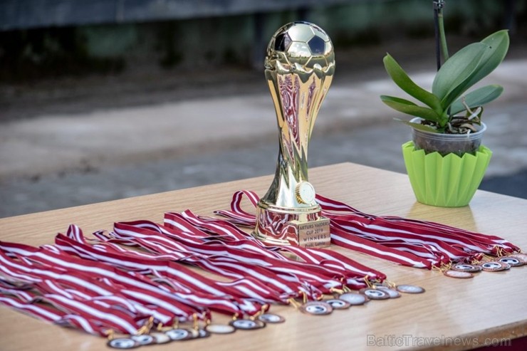 Godinot ilggadējo Latvijas futbola žurnālistu Arturu Vaideru, Preiļu stadionā tika rīkots Baltijas valstu futbola mediju turnīrs, kurā piedalījās četr Godinot ilggadējo Latvijas futbola žurnālistu Arturu Vaideru, Preiļu stadionā tika rīkots Baltijas valstu futbola mediju turnīrs, kurā piedalījās četr 261421