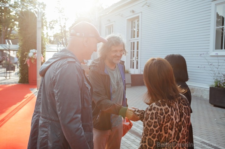 Dzintaru koncertzālē Jūrmalā Balkānu enerģija ar pozitīvu emociju vilni pārņēma visus festivāla Dzintaru koncertzālē Jūrmalā Balkānu enerģija ar pozitīvu emociju vilni pārņēma visus festivāla