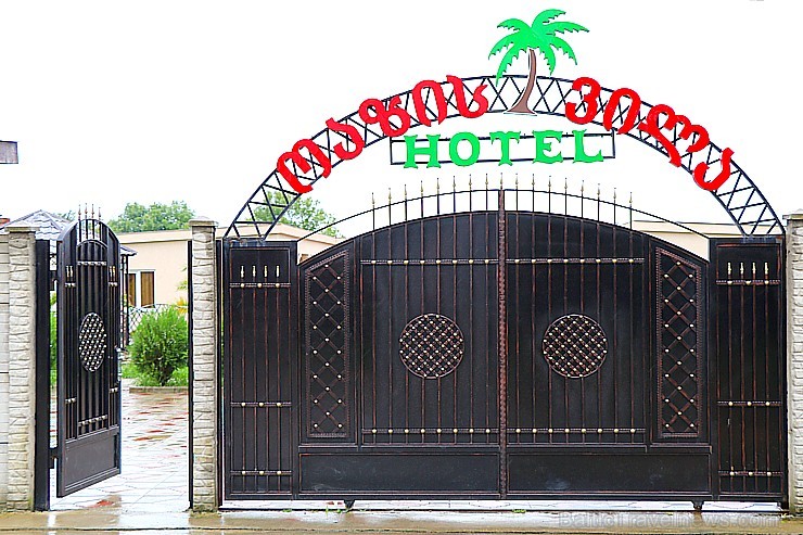 Travelnews.lv pusdieno Tsqaltubo pilsētas viesnīcas «Hotel Oasis Villa» restorānā. Atbalsta: Georgia.travel Travelnews.lv pusdieno Tsqaltubo pilsētas viesnīcas «Hotel Oasis Villa» restorānā. Atbalsta: Georgia.travel 261479
