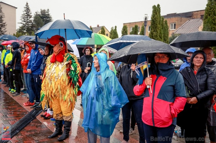 Madonā norisinās pasaules čempionāts distanču slēpošanas vasaras paveidā rollerslēpošanā, kas pulcē teju 170 dalībnieku no 15 pasaules valstīm Madonā norisinās pasaules čempionāts distanču slēpošanas vasaras paveidā rollerslēpošanā, kas pulcē teju 170 dalībnieku no 15 pasaules valstīm 261503