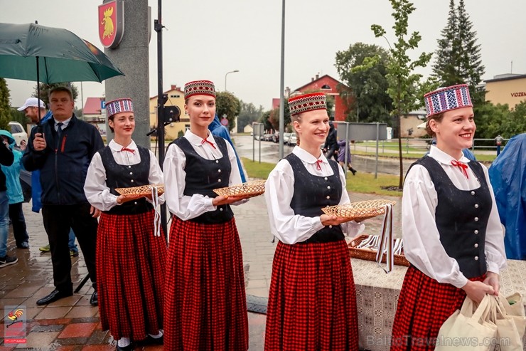 Madonā norisinās pasaules čempionāts distanču slēpošanas vasaras paveidā rollerslēpošanā, kas pulcē teju 170 dalībnieku no 15 pasaules valstīm Madonā norisinās pasaules čempionāts distanču slēpošanas vasaras paveidā rollerslēpošanā, kas pulcē teju 170 dalībnieku no 15 pasaules valstīm 261504