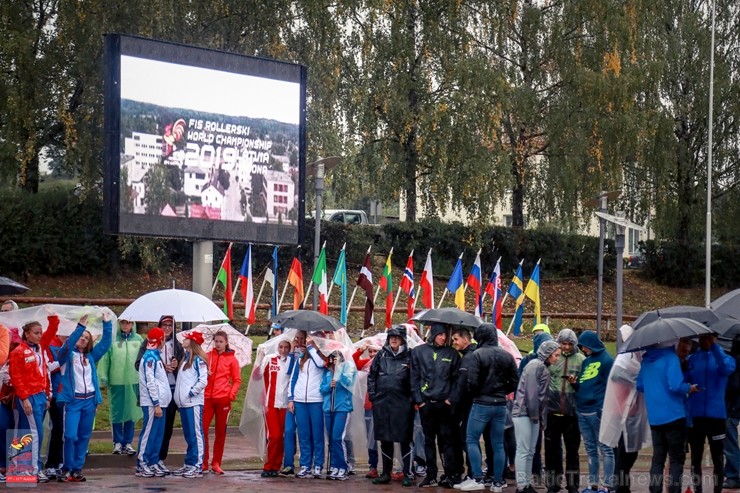 Madonā norisinās pasaules čempionāts distanču slēpošanas vasaras paveidā rollerslēpošanā, kas pulcē teju 170 dalībnieku no 15 pasaules valstīm Madonā norisinās pasaules čempionāts distanču slēpošanas vasaras paveidā rollerslēpošanā, kas pulcē teju 170 dalībnieku no 15 pasaules valstīm 261505