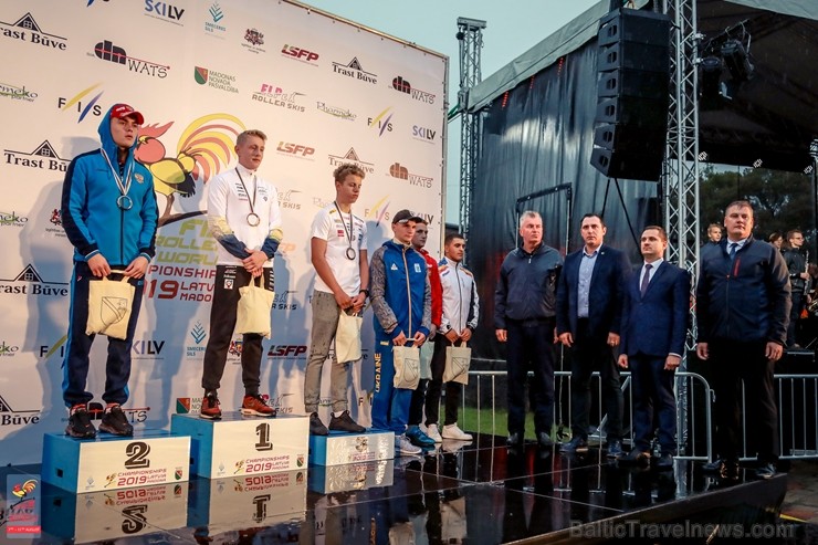 Madonā norisinās pasaules čempionāts distanču slēpošanas vasaras paveidā rollerslēpošanā, kas pulcē teju 170 dalībnieku no 15 pasaules valstīm Madonā norisinās pasaules čempionāts distanču slēpošanas vasaras paveidā rollerslēpošanā, kas pulcē teju 170 dalībnieku no 15 pasaules valstīm 261507