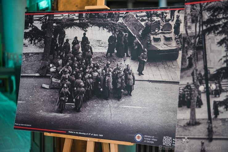Izstādē apskatāmi fotoattēli, kas vēsta par traģiskajiem 1989. gada 9. aprīļa notikumiem, kad līdzīgi kā Baltijas valstīs Gruzijas iedzīvotāji pulcējā Izstādē apskatāmi fotoattēli, kas vēsta par traģiskajiem 1989. gada 9. aprīļa notikumiem, kad līdzīgi kā Baltijas valstīs Gruzijas iedzīvotāji pulcējā 261522
