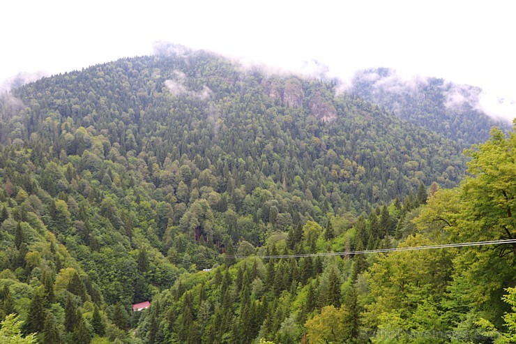 Travelnews.lv Gruzijas kūrortā Sairme izbauda 500 metru braucienu ar zipline 261551
