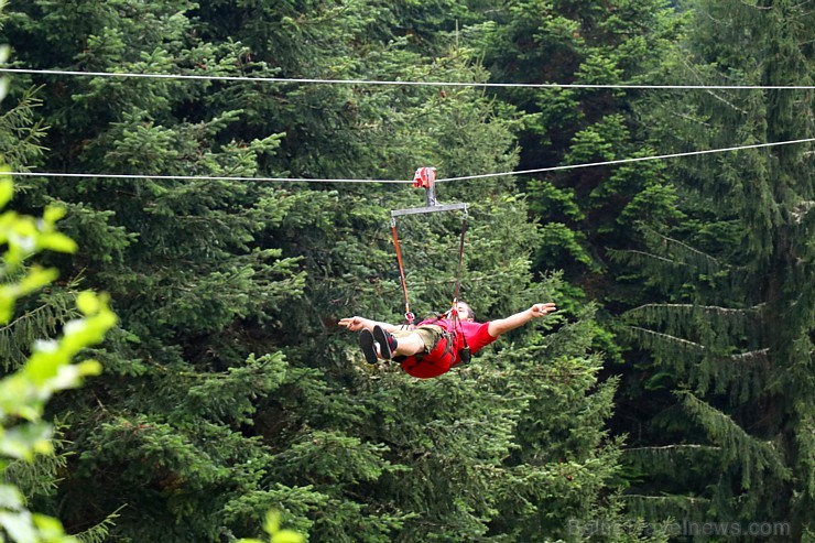 Travelnews.lv Gruzijas kūrortā Sairme izbauda 500 metru braucienu ar zipline 261553