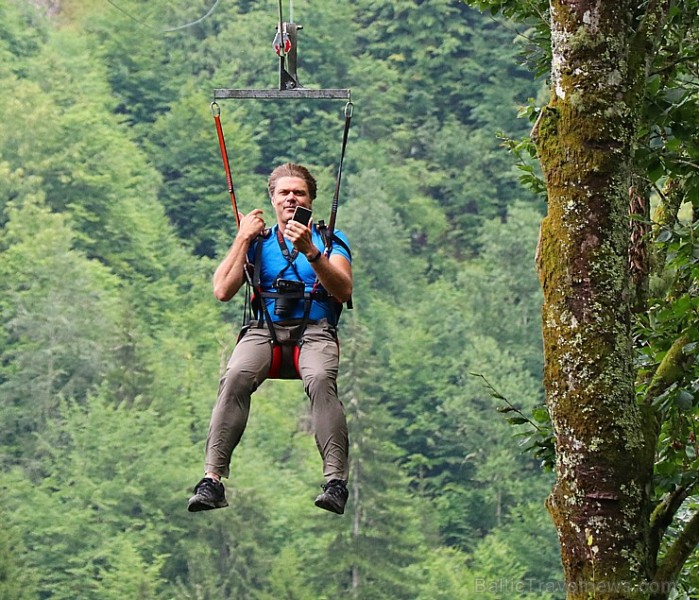 Travelnews.lv Gruzijas kūrortā Sairme izbauda 500 metru braucienu ar zipline 261555