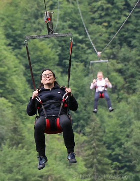 Travelnews.lv Gruzijas kūrortā Sairme izbauda 500 metru braucienu ar zipline 261557