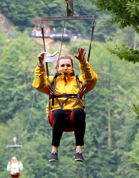 Travelnews.lv Gruzijas kūrortā Sairme izbauda 500 metru braucienu ar zipline 261563