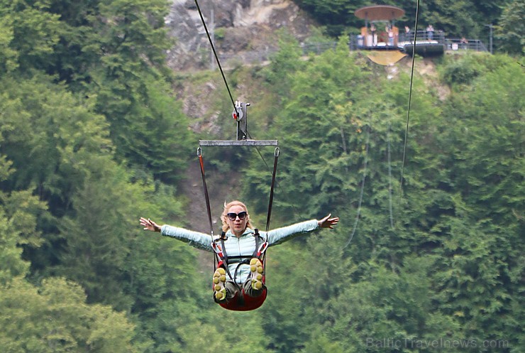 Travelnews.lv Gruzijas kūrortā Sairme izbauda 500 metru braucienu ar zipline 261564