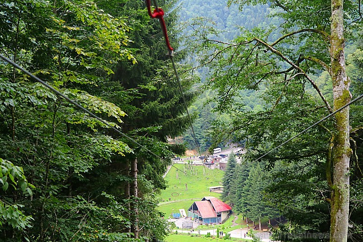 Travelnews.lv Gruzijas kūrortā Sairme izbauda 500 metru braucienu ar zipline 261565