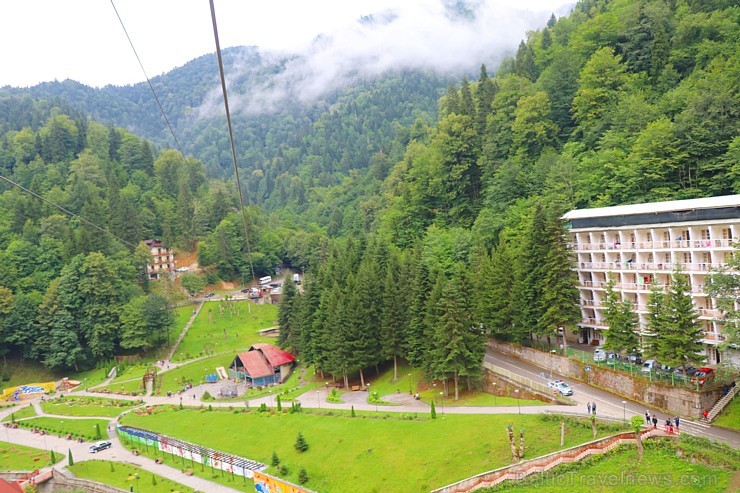 Travelnews.lv Gruzijas kūrortā Sairme izbauda 500 metru braucienu ar zipline 261569