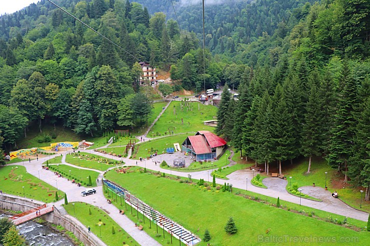 Travelnews.lv Gruzijas kūrortā Sairme izbauda 500 metru braucienu ar zipline 261570