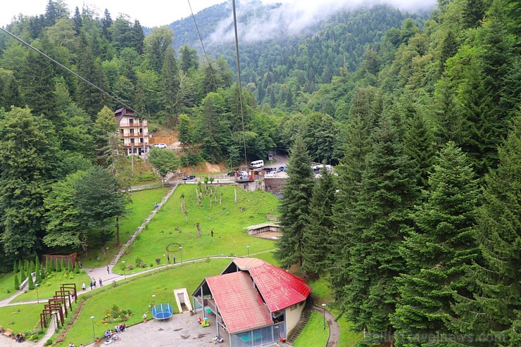 Travelnews.lv Gruzijas kūrortā Sairme izbauda 500 metru braucienu ar zipline 261572