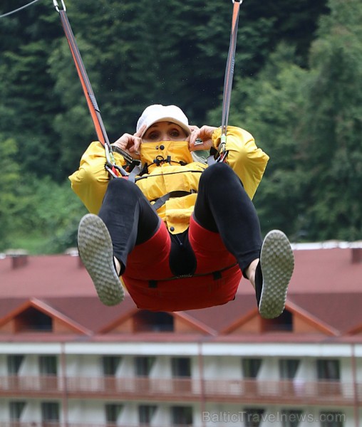 Travelnews.lv Gruzijas kūrortā Sairme izbauda 500 metru braucienu ar zipline 261576
