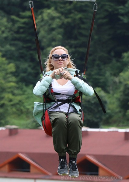 Travelnews.lv Gruzijas kūrortā Sairme izbauda 500 metru braucienu ar zipline 261578
