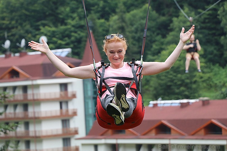 Travelnews.lv Gruzijas kūrortā Sairme izbauda 500 metru braucienu ar zipline 261581