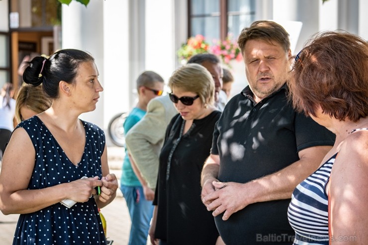 Preiļu pilsētas svētkos tika rīkotas īpašās sacensībās - Latgales gliemežu skriešanas 2. čempionāts Preiļu pilsētas svētkos tika rīkotas īpašās sacensībās - Latgales gliemežu skriešanas 2. čempionāts 262601