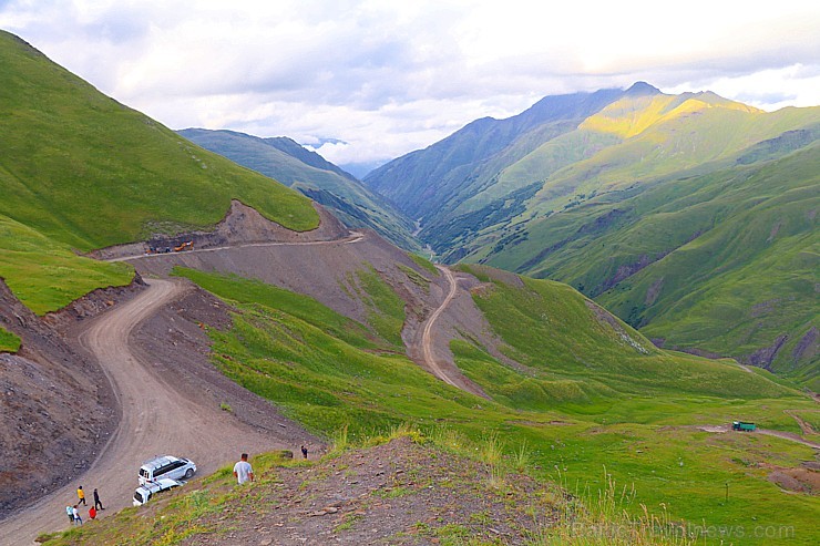 Travelnews.lv ar 4x4 mikroautobusu dodas Kaukāza kalnu maršrutā Datvijvari - Kistani - Khevsureti. Atbalsta: Georgia.Travel Travelnews.lv ar 4x4 mikroautobusu dodas Kaukāza kalnu maršrutā Datvijvari - Kistani - Khevsureti. Atbalsta: Georgia.Travel 262872