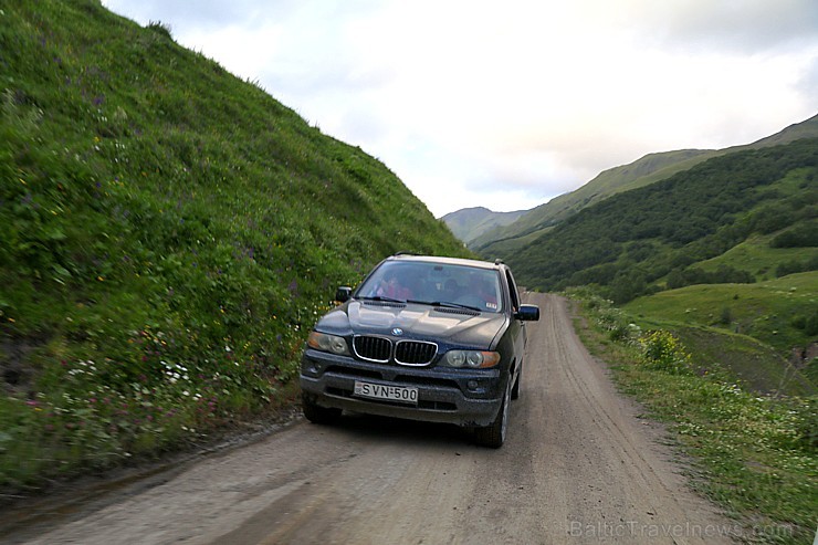 Travelnews.lv ar 4x4 mikroautobusu dodas Kaukāza kalnu maršrutā Datvijvari - Kistani - Khevsureti. Atbalsta: Georgia.Travel Travelnews.lv ar 4x4 mikroautobusu dodas Kaukāza kalnu maršrutā Datvijvari - Kistani - Khevsureti. Atbalsta: Georgia.Travel 262882