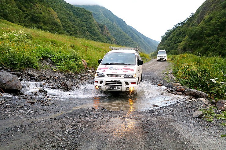Travelnews.lv ar 4x4 mikroautobusu dodas Kaukāza kalnu maršrutā Datvijvari - Kistani - Khevsureti. Atbalsta: Georgia.Travel Travelnews.lv ar 4x4 mikroautobusu dodas Kaukāza kalnu maršrutā Datvijvari - Kistani - Khevsureti. Atbalsta: Georgia.Travel 262892