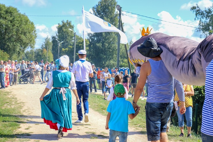 Nēģu svētki ir vērienīgākie svētki Carnikavas novadā, kuri ik gadu tiek svinēti augustā, atzīmējot nēģu zvejas sezonas atklāšanu Nēģu svētki ir vērienīgākie svētki Carnikavas novadā, kuri ik gadu tiek svinēti augustā, atzīmējot nēģu zvejas sezonas atklāšanu 263345