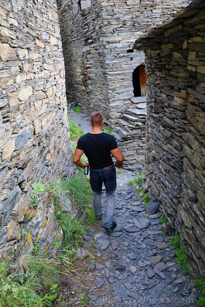 Travelnews.lv apmeklē Mutso ciemu Kaukāza kalnos un iepazīst viduslaiku cietoksni.  Atbalsta: Georgia.Travel 264047