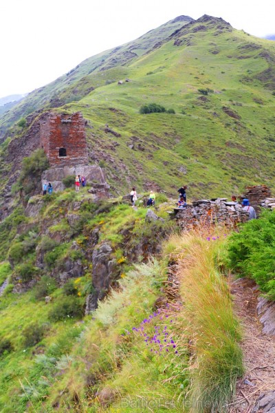 Travelnews.lv apmeklē Mutso ciemu Kaukāza kalnos un iepazīst viduslaiku cietoksni. Atbalsta: Georgia.Travel Travelnews.lv apmeklē Mutso ciemu Kaukāza kalnos un iepazīst viduslaiku cietoksni. Atbalsta: Georgia.Travel 264051