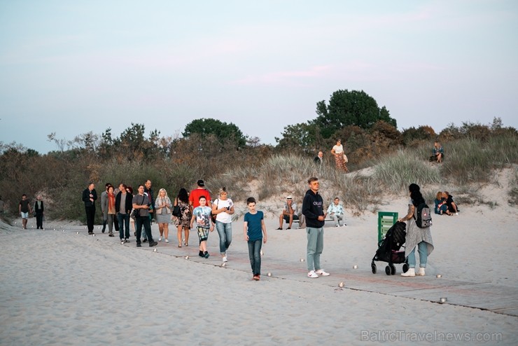 Senās uguns nakts ietvaros sveču un ugunskura gaismā Liepājas pludmalē noslēdzās jau devītais festivāls Senās uguns nakts ietvaros sveču un ugunskura gaismā Liepājas pludmalē noslēdzās jau devītais festivāls