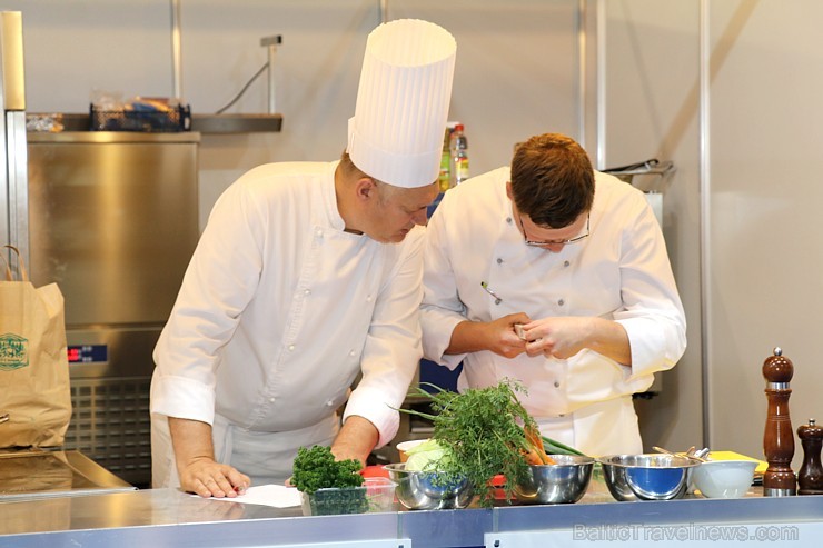Latvijas populārākie šefpavāri izstādē «Riga Food 2019» cīnās par Latvijas labākā meistarpavāra titulu Latvijas populārākie šefpavāri izstādē «Riga Food 2019» cīnās par Latvijas labākā meistarpavāra titulu 264428