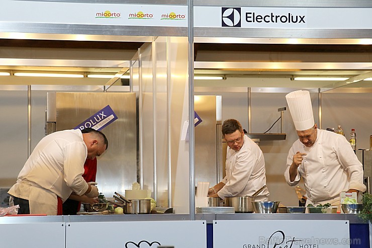Latvijas populārākie šefpavāri izstādē «Riga Food 2019» cīnās par Latvijas labākā meistarpavāra titulu Latvijas populārākie šefpavāri izstādē «Riga Food 2019» cīnās par Latvijas labākā meistarpavāra titulu 264435