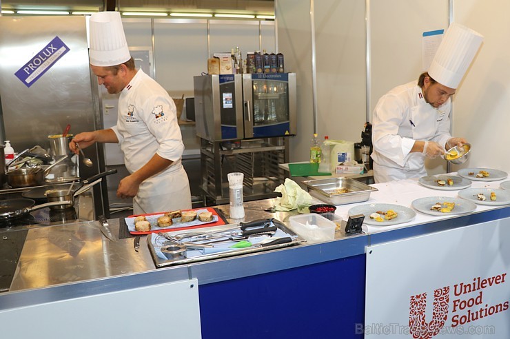 Latvijas populārākie šefpavāri izstādē «Riga Food 2019» cīnās par Latvijas labākā meistarpavāra titulu Latvijas populārākie šefpavāri izstādē «Riga Food 2019» cīnās par Latvijas labākā meistarpavāra titulu 264445