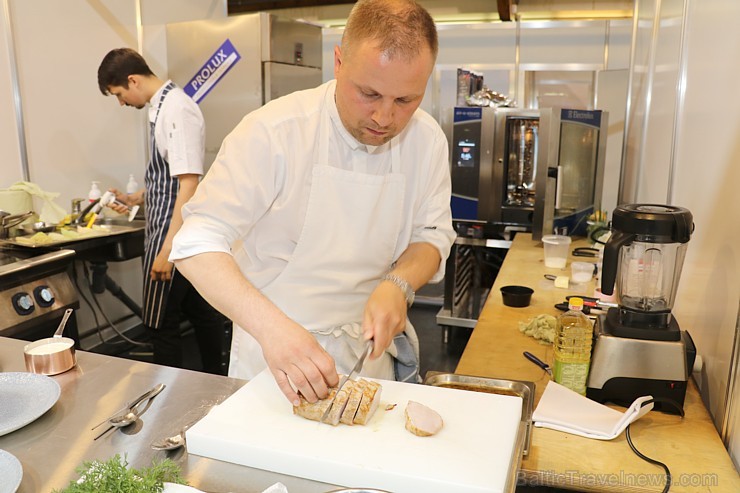 Latvijas populārākie šefpavāri izstādē «Riga Food 2019» cīnās par Latvijas labākā meistarpavāra titulu Latvijas populārākie šefpavāri izstādē «Riga Food 2019» cīnās par Latvijas labākā meistarpavāra titulu 264451