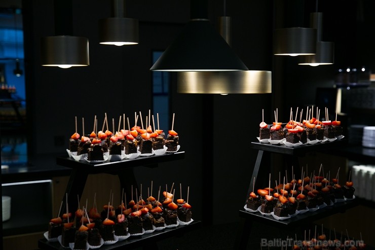 Rīgā, Dzirnavu ielā, oficiāli atvērta Latvijā pirmā un Baltijā lielākā «Marriott» tīkla viesnīcu «AC Hotel Riga» 264521