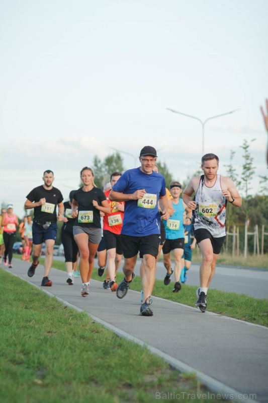 Pozitīvā, sportiskā un jautrā gaisotnē, pulcējot vairāk kā pus tūkstoti dalībnieku, noslēdzās skriešanas seriāla Pozitīvā, sportiskā un jautrā gaisotnē, pulcējot vairāk kā pus tūkstoti dalībnieku, noslēdzās skriešanas seriāla