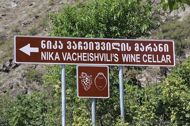 Travelnews.lv nakšņo bijušā kultūras ministra Nika Vacheishvili viesu namā, izbauda mājas vīnu un virtuvi. Atbalsta: Georgia.Travel 265789