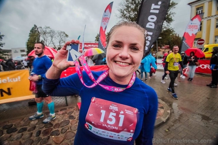 Valmieras ielas skriešanas svētkos piepildīja lielāki un mazāki sportisti, līdzjutēji un tūristi Valmieras ielas skriešanas svētkos piepildīja lielāki un mazāki sportisti, līdzjutēji un tūristi 265987