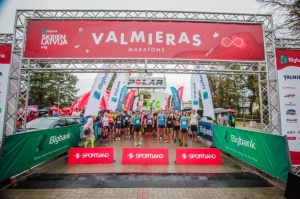 Valmieras skriešanas svētki pulcē aktīva dzīvesveida piekritējus Valmieras skriešanas svētki pulcē aktīva dzīvesveida piekritējus