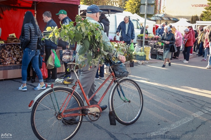 Madonas Saieta laukumā un tuvākajā apkārtnē notika tradicionālais rudens gadatirgus Madonas Saieta laukumā un tuvākajā apkārtnē notika tradicionālais rudens gadatirgus